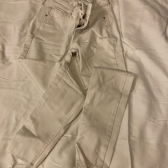 Lightly worn, stretchy white skinny jeans - Picture 1 of 5